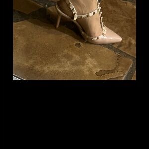 Valentino Garavani Rockstud Angle Strap Pump US 7.5

Color is PINK in color